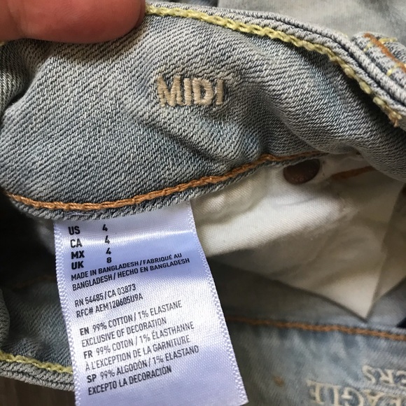 5/$20 SALE ✨ AEO Distressed Midi Stretch Light Wash Denim Jean Short - Picture 4 of 10